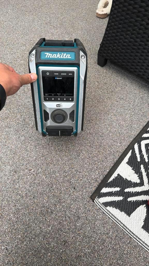 Makita DMR115 10,8-18V accu bouwradio DAB+ bluetooth, Audio, Tv en Foto, Radio's, Zo goed als nieuw, Bouwradio, Met cd-speler