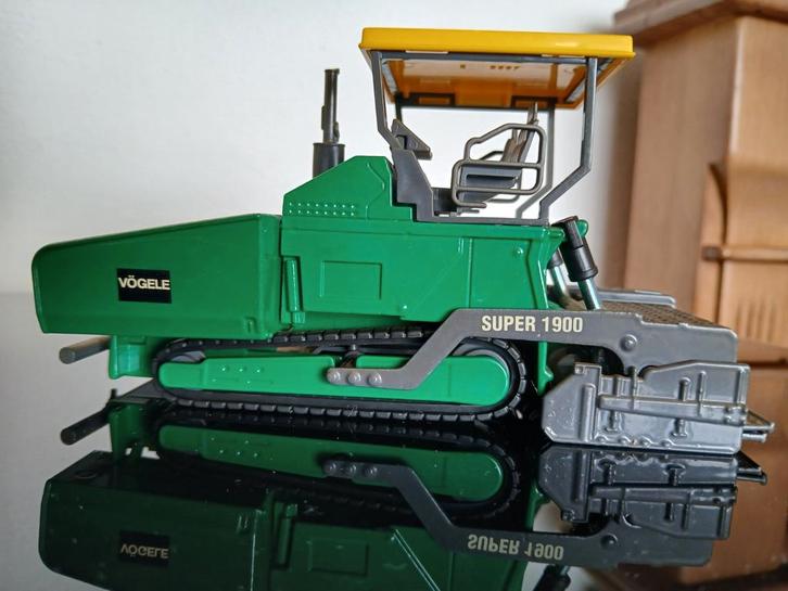 Vogele Asfalteermachine - Nette Staat, Hobby en Vrije tijd, Modelbouw | Auto's en Voertuigen, Zo goed als nieuw, Tank, 1:50 of kleiner