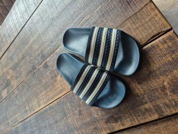 Adidas Adilette maat 4 beschikbaar voor biedingen