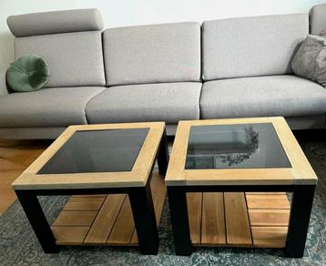 Twee identieke industriële salontafels - hout, zwart en glas beschikbaar voor biedingen