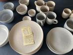 UNIQ servies /robuust/gecombineerde kleur /34 delen, Huis en Inrichting, Ophalen, Overige stijlen, Kop(pen) en/of Schotel(s)