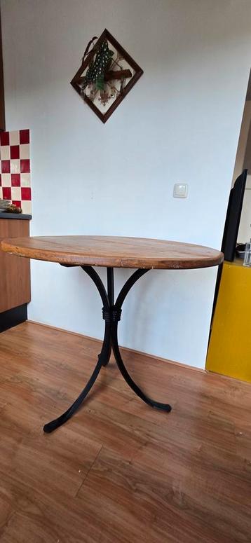 Vintage eettafel 90 diameter, 80 hoog  beschikbaar voor biedingen