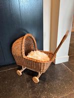 Lief schattig vintage poppenwagen van rotan, Kinderen en Baby's, Speelgoed | Poppen, Ophalen of Verzenden, Gebruikt, Babypop