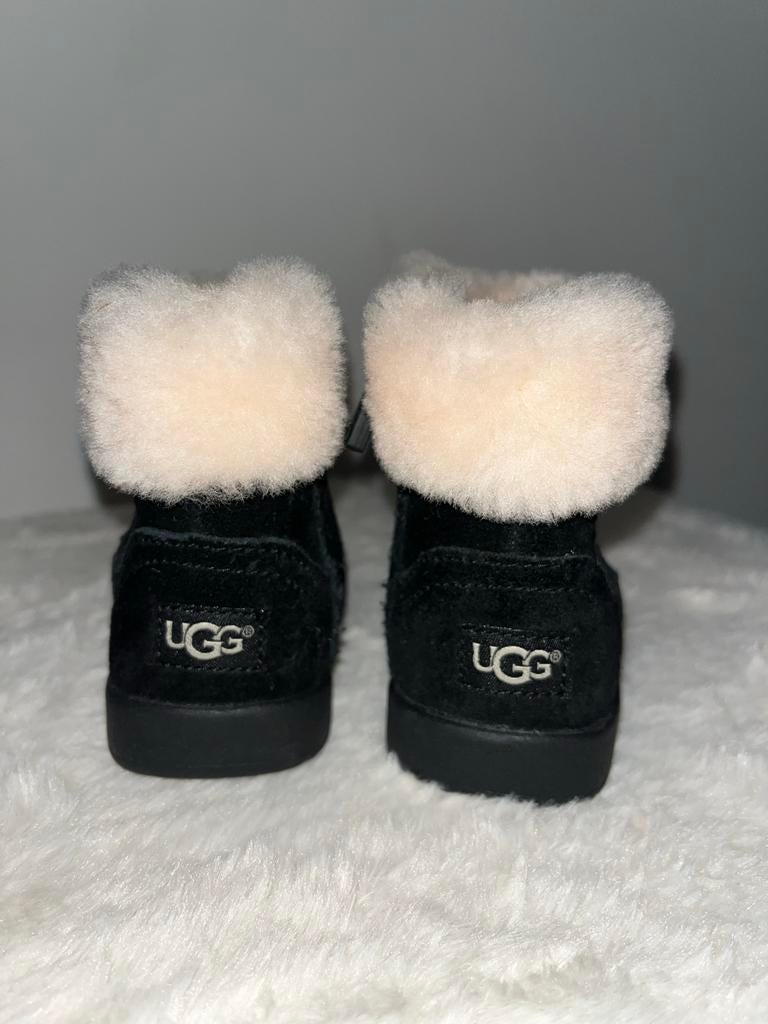 Ugg babyschoentjes maat 17, Kinderen en Baby's, Jongetje of Meisje, Laarsjes, Ophalen of Verzenden, Zo goed als nieuw