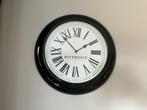 Riverdale Wandklok - Zwart, Ophalen of Verzenden, Zo goed als nieuw, Analoog, Wandklok