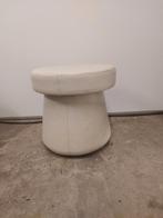 Vintage poef witte skai prima staat., Huis en Inrichting, Krukjes, Ophalen, Zo goed als nieuw, Hout