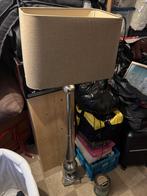 Staande lamp met zilveren poot, Huis en Inrichting, Lampen | Vloerlampen, Ophalen of Verzenden, Zo goed als nieuw, Metaal, 150 tot 200 cm
