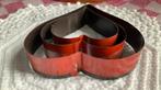 Rode hartvormige bakvormpjes metaal/set van 3/Valentijn, Ophalen of Verzenden, Gebruikt, Bakvorm