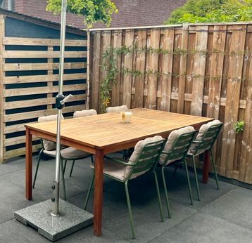 Nette tuintafel van massief teakhout beschikbaar voor biedingen