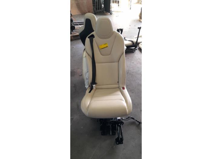 Stoel midden van een Tesla Model X, Auto-onderdelen, Interieur en Bekleding, Overige automerken, Gebruikt, 3 maanden garantie