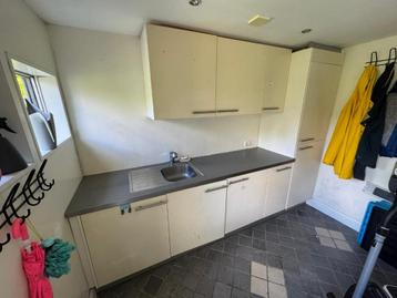 (Bij)keuken aanrecht en verschillende kasten beschikbaar voor biedingen