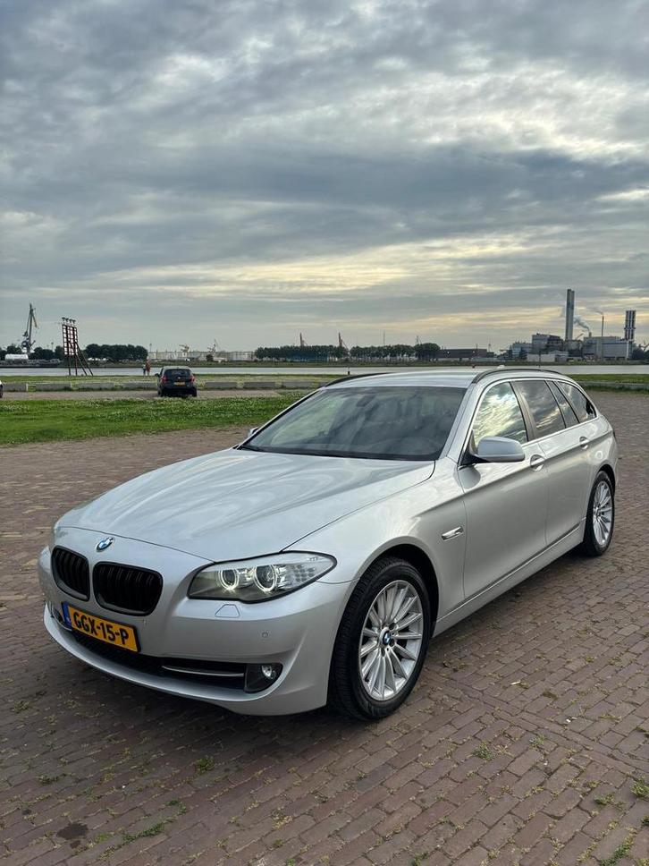 BMW 5-Serie 2.0 528I Touring AUT 2012 Grijs, Auto's, BMW, Particulier, 5-Serie, Benzine, Stationwagon, Automaat, Geïmporteerd