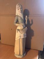 Porseleinen beeldje uit Valencia, Verzamelen, Beelden en Beeldjes, Ophalen of Verzenden, Zo goed als nieuw, Mens