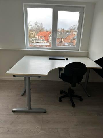 Wit bureau zo goed als nieuw! 2x