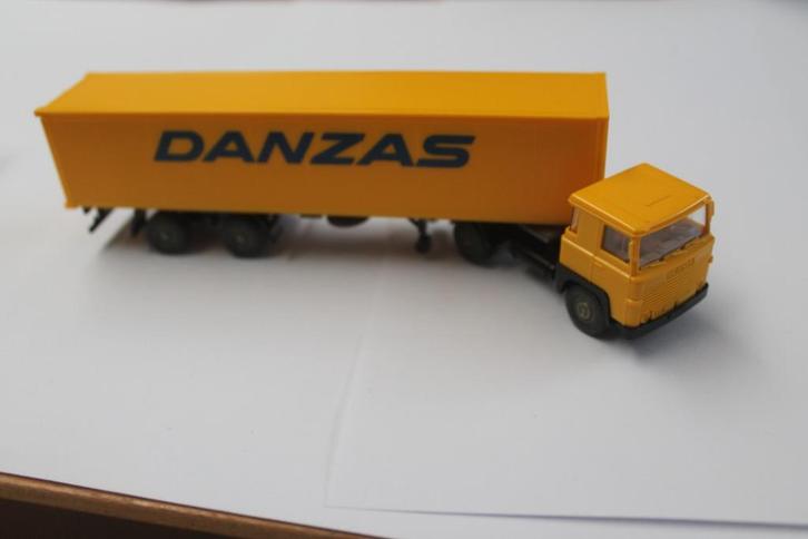 Wiking Scania 111 LB met container-oplegger 'Danzas', Hobby en Vrije tijd, Modelauto's | 1:87, Zo goed als nieuw, Bus of Vrachtwagen