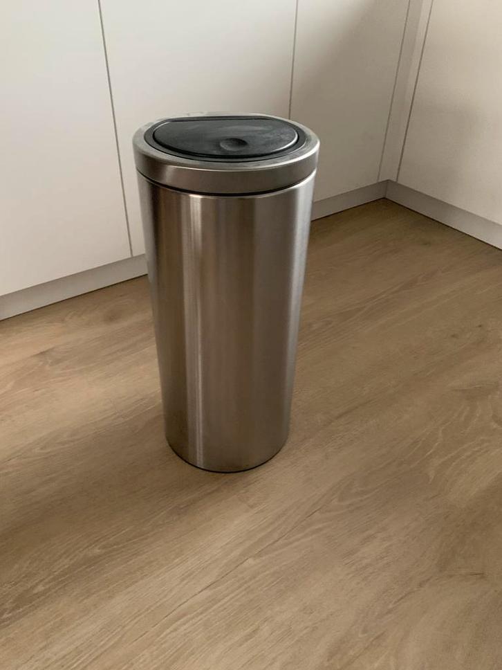 Brabantia touch bin 30 liter mat steel, Huis en Inrichting, Woonaccessoires | Prullenbakken, Zo goed als nieuw, Rvs, 50 tot 75 cm