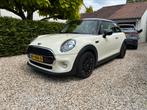 Mini 1.5 Cooper 136 PK 2e eigenaar lage kilometerstand., Voorwielaandrijving, Zwart, 4 stoelen, Wit