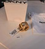 DKNY Gouden Ring met Kristal - Maat 19-20, Sieraden, Tassen en Uiterlijk, Met kristal, IJzer of Staal, 19 tot 20, Ophalen of Verzenden