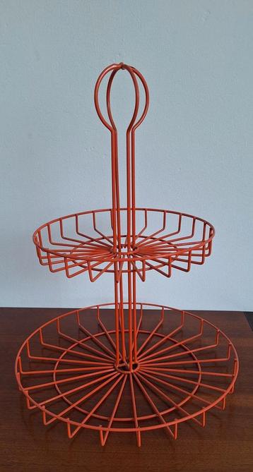 Retro oranje draadmetalen  etagère, fruitmand, opberger beschikbaar voor biedingen