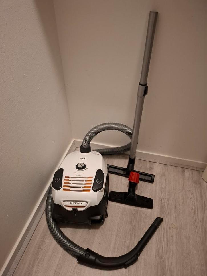 AEG Stofzuiger - VX6 X Force 800 watt, Witgoed en Apparatuur, Stofzuigers, Zo goed als nieuw, Stofzuiger, Minder dan 1200 watt