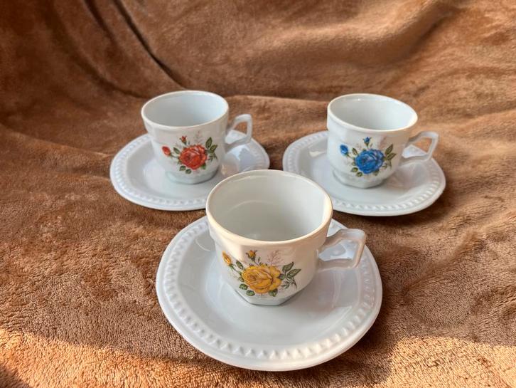 Bavaria Theekopjes met Schotels - Roos Design, Huis en Inrichting, Keuken | Servies, Gebruikt, Kop(pen) en/of Schotel(s), Overige stijlen