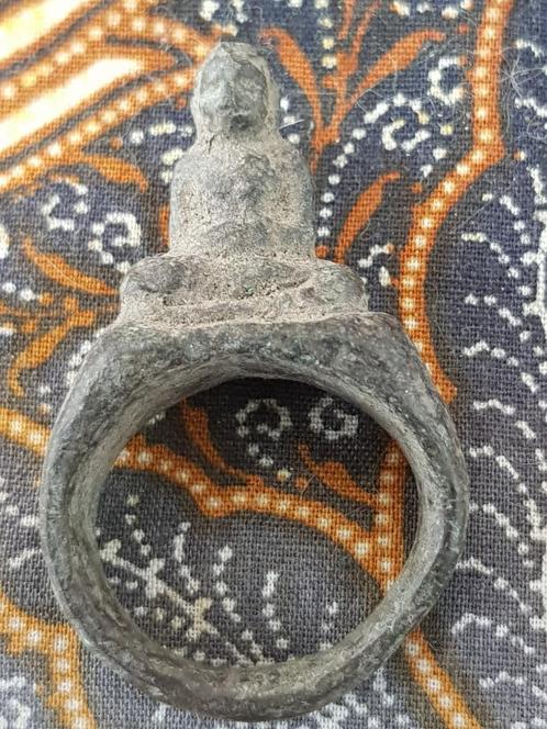 Mooie antieke Oosterse bronzen ring met Boeddha 4,3 cm., Antiek en Kunst, Kunst | Niet-Westerse kunst, Ophalen of Verzenden