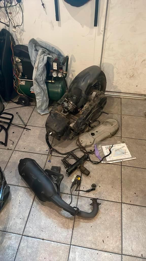 Skipper lx blok 125cc met papieren en nummers etc., Fietsen en Brommers, Brommeronderdelen | Scooters, Zo goed als nieuw, Piaggio
