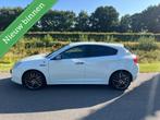 Alfa Romeo Giulietta QV 1750TBI 240pk TCT, 78dkm, Perfect!, 65 €/maand, Gebruikt, 4 cilinders, Wit