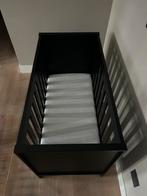 Ledikant zwart, Kinderen en Baby's, Kinderkamer | Complete kinderkamers, Ophalen, Zo goed als nieuw, Jongetje of Meisje