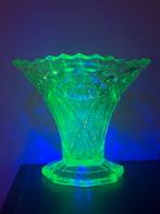 Art Deco uranium glas vaas Persglas, Antiek en Kunst, Antiek | Glas en Kristal, Ophalen of Verzenden