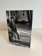 Biografie van Bruce Springsteen - Born to run, Ophalen of Verzenden, Zo goed als nieuw, Nederland