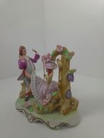 Porseleinen beeldje rococo stijl met schommelend paar, Ophalen of Verzenden, Zo goed als nieuw, Mens