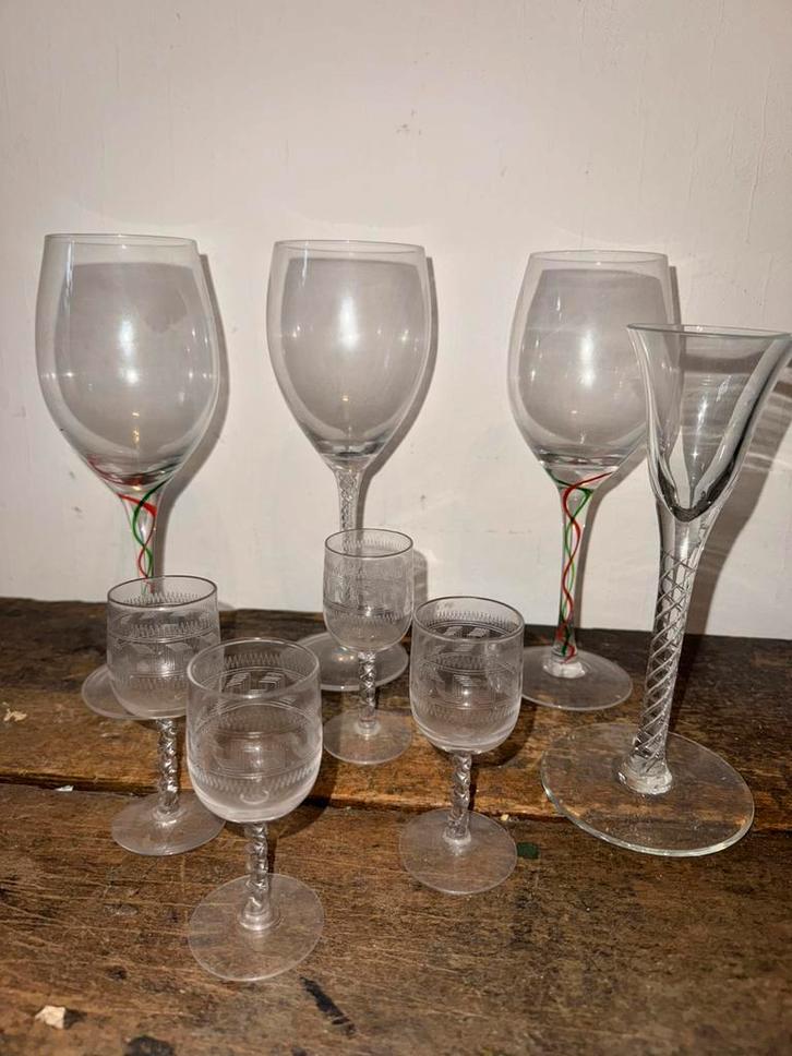 8 zeer oude glazen oa gekleurd slingerglas, Verzamelen, Glas en Borrelglaasjes, Zo goed als nieuw, Overige typen, Ophalen of Verzenden