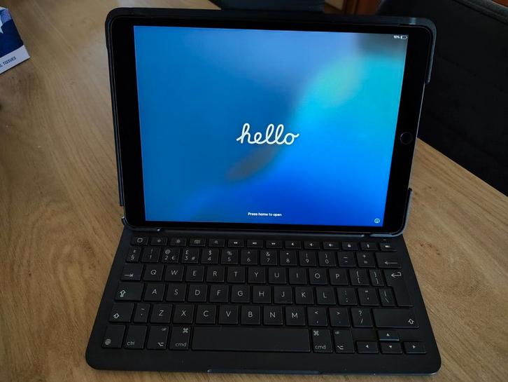 Ipad air 3 (64 GB) met logitech toetsenbord, Computers en Software, Apple iPads, Zo goed als nieuw, Apple iPad Air, 10 inch, 64 GB