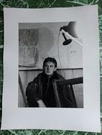 Henny Riemens 2 x portretfoto Hugo Claus jaren vijftig, Verzenden