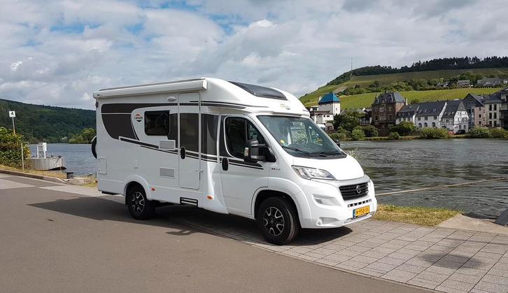 Camper: Carado T135 2021 & Buscamper Sunlight Cliff 600 2021, Caravans en Kamperen, Campers, Particulier, tot en met 4, Half-integraal