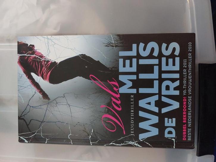 Mel Wallis de Vries - Vals, Boeken, Kinderboeken | Jeugd | 13 jaar en ouder, Zo goed als nieuw, Ophalen