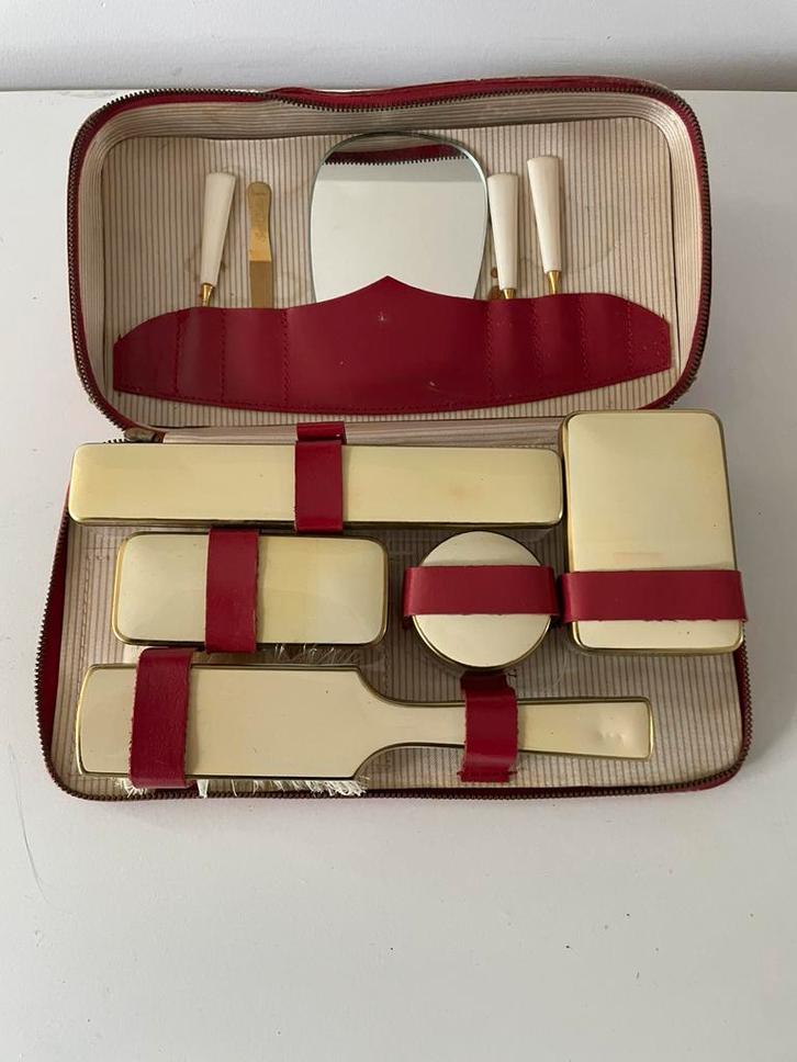 Vintage rode  manicure reiskoffer set, Antiek en Kunst, Curiosa en Brocante, Ophalen of Verzenden