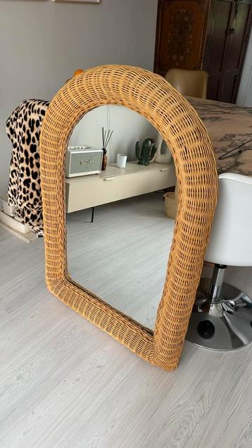 Vintage Rotan Boogspiegel Jaren 70 beschikbaar voor biedingen