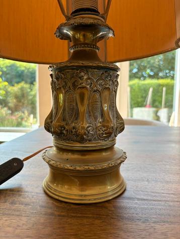Vintage Messing Tafellamp met Stoffen Kap beschikbaar voor biedingen