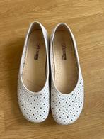 Witte leren schoenen met klein plat hakje Ladysko Intersko, Ophalen of Verzenden, Wit, Zo goed als nieuw, Intersko