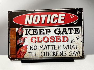 The Chickens Say! , metalen tekstbord (Old Look) beschikbaar voor biedingen