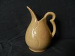 Aardewerk plateel beige kan door Erica Hoogezand h. 11,7 cm., Antiek en Kunst, Antiek | Keramiek en Aardewerk, Ophalen of Verzenden