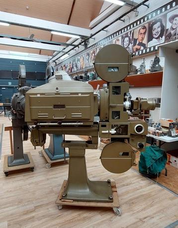 Cinemaprojector Gaumont Kalee Model 20 beschikbaar voor biedingen