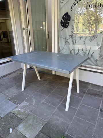 Bureau tafel met metalen blad & IKEA TROTTEN onderstel beschikbaar voor biedingen