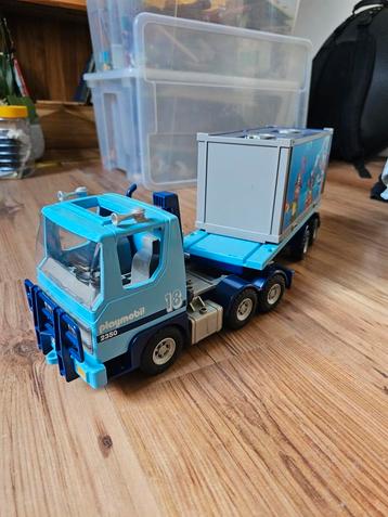 Playmobil vrachtwagen met oplegger beschikbaar voor biedingen