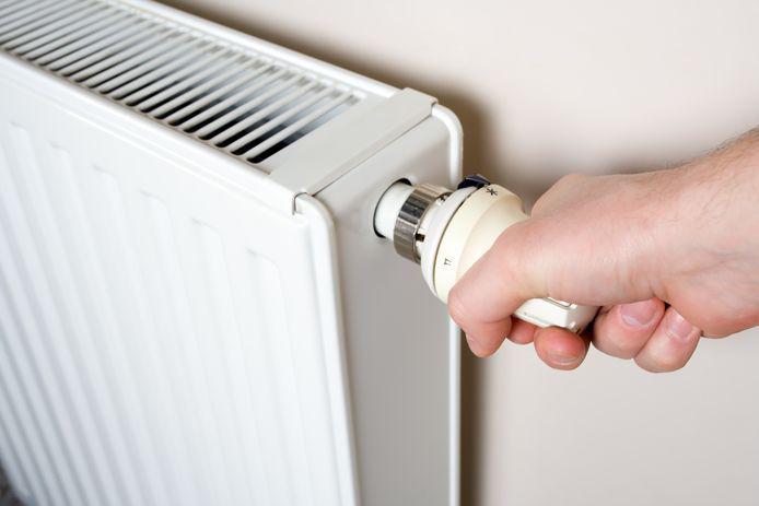 Radiatoren kranen vervangen naar thermostatische kranen, Doe-het-zelf en Verbouw, Verwarming en Radiatoren, Zo goed als nieuw