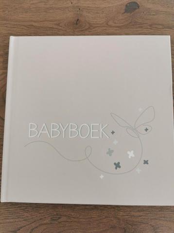 Babyboek beschikbaar voor biedingen
