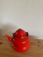 Rood emaille theepot, Ophalen