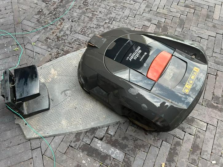 Husqvarana automower 230 ACX robotmaaier, Tuin en Terras, Robotmaaiers, Gebruikt, 20 tot 25 cm, Ophalen of Verzenden